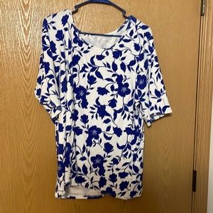 Time and Tru Blue and White Floral Tshirt